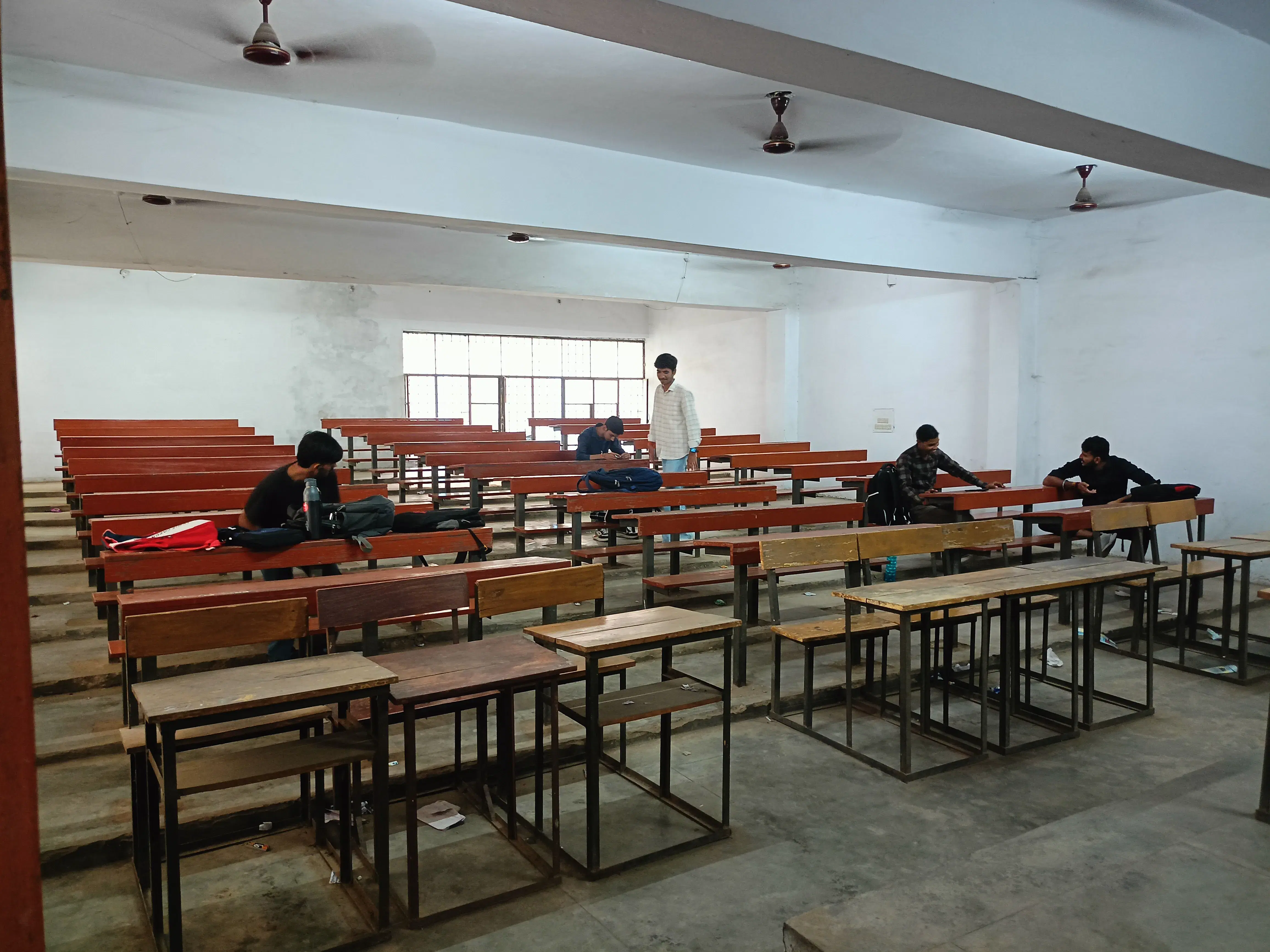 Chowdhary Mahadev Prasad Degree College Allahabad Classroom photo 5